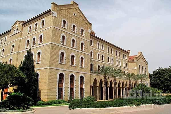 بی اعتنایی دانشگاه آمریکایی بیروت به تدابیر کنترل کرونا