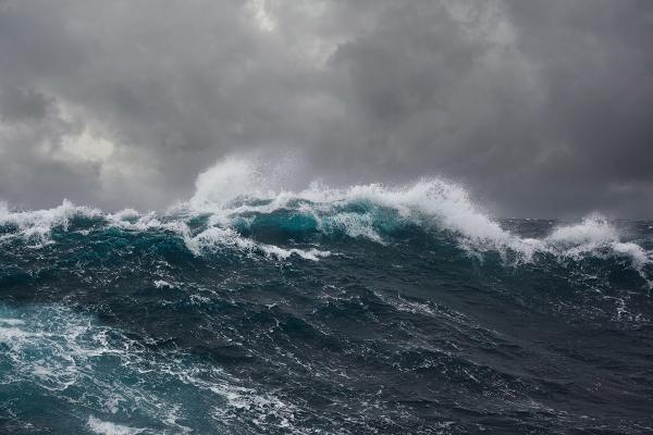 صدور هشدار دریایی نارنجی هواشناسی ، افزایش ارتفاع امواج در سواحل 2 استان