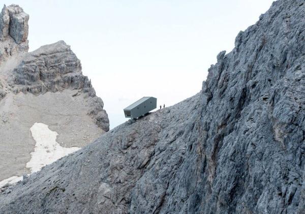 نفس گیرترین و دلهره آورترین کلبۀ کوهستانی دنیا در ایتالیا