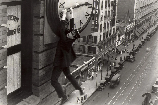 صحنه معروف هارولد لوید در تاریخ سینما چگونه فیلمبرداری شد؟