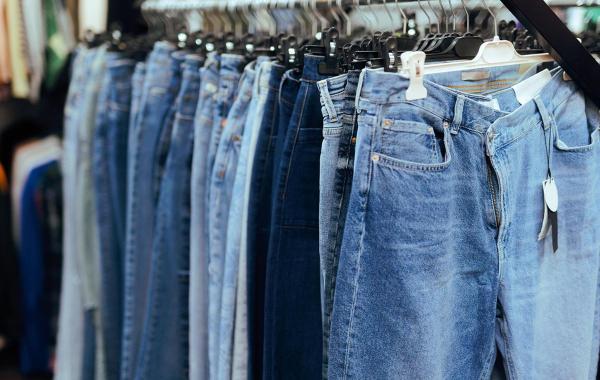 9 مدل شلوار جین مناسب استایل بهاری که باید در کمد خود داشته باشید